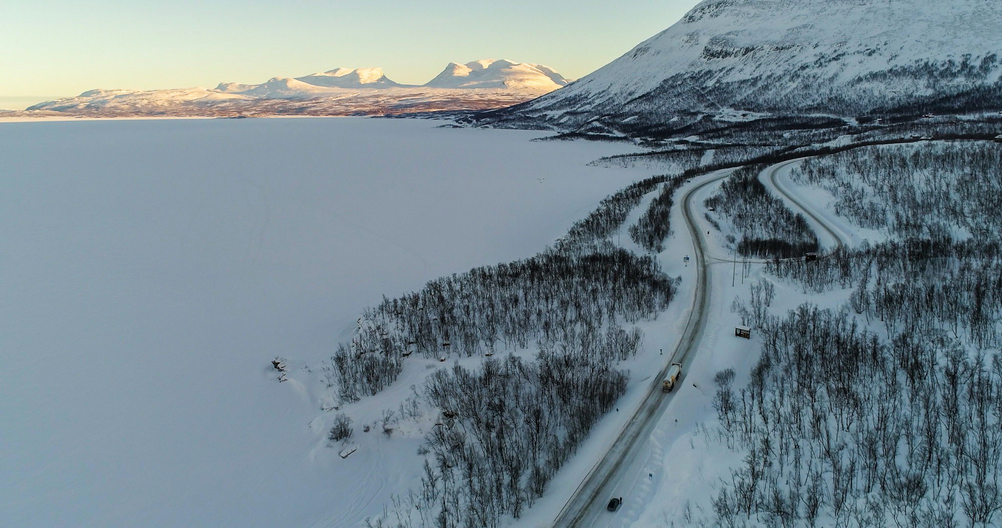 Truck Lapporten mountains and lake Tornetrask winter 01