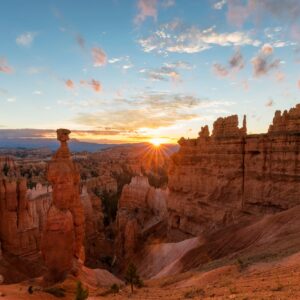 USA, Utah, Bryce Canyon National Park, Thors Hammer and other hoodoos in amphitheater at sunrise as